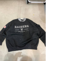 Black SECONDHAND men's longsleeve sweatshirt with RAIDERS print Black SECONDHAND men's longsleeve sweatshirt with RAIDERS print