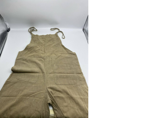 Women's green sleeveless short pants dress Women's green sleeveless short pants dress