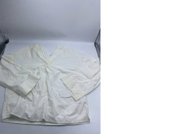 Women's white v-neck long-sleeved shirt 