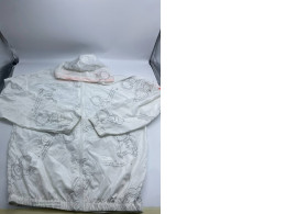 Women's white hooded windbreaker Women's white hooded windbreaker