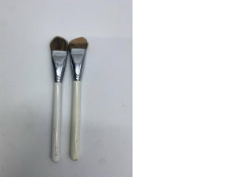 Set of 2 Cosmetic Brushes