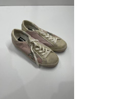 Secondhand women's sneakers Secondhand women's sneakers