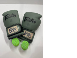Green FAIRTEX gloves complete with handwraps Green FAIRTEX gloves complete with handwraps