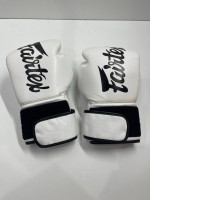 White fairtex gloves White fairtex gloves