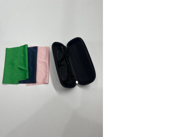 Case and wipes for sunglasse Case and wipes for sunglasse