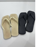 Set of 2 slippers