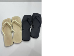 Set of 2 slippers