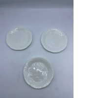 Set of 3 white plates