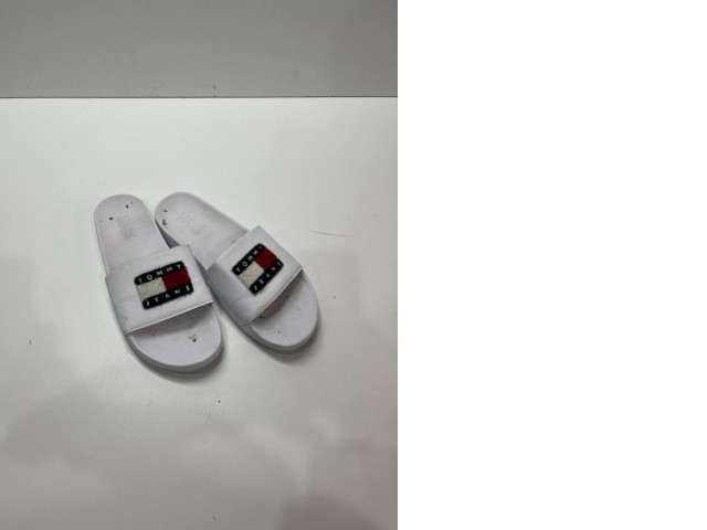 USED white slippers USED white slippers