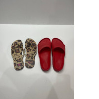 Set of 2 women's slippers