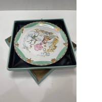 Green-white souvenir plate with pattern Green-white souvenir plate with pattern