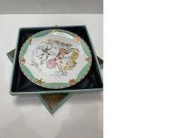 Green-white souvenir plate with pattern