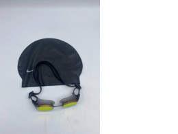 Set of 2 Swimming cap and goggles