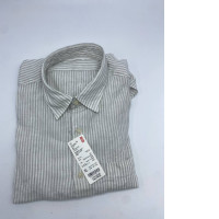 Gray long-sleeved shirt Gray long-sleeved shirt