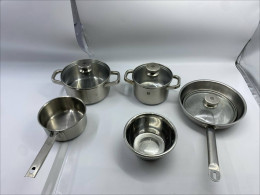 Kitchen cooking set