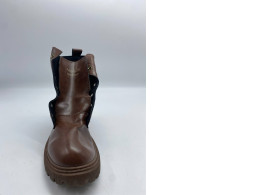 Men's brown right shoe