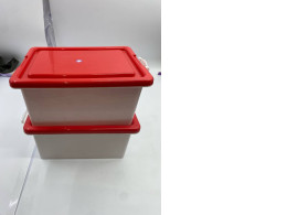 Set of 2 white-red boxes