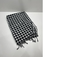 Black-white checkered scarf