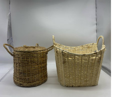 Set of 2 wicker baskets Set of 2 wicker baskets