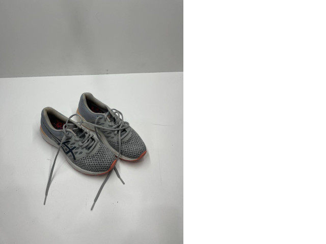 Secondhand grey sneakers Secondhand grey sneakers
