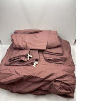 Dark red bed linen set Dark red bed linen set