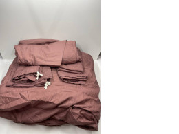 Dark red bed linen set
