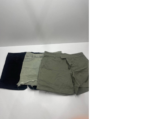 Set of short shorts Set of short shorts