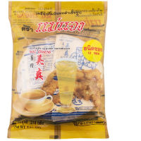 Mother explains instant ginger powder in sachets.