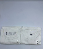 Set of 2 UNIQLO White round neck t-shirt 