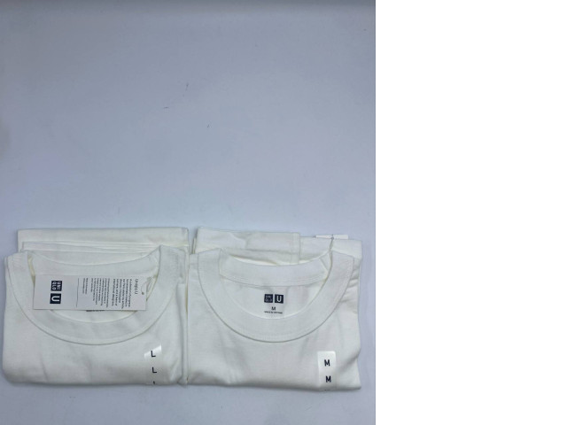 Set of 2 UNIQLO White round neck t-shirt Set of 2 UNIQLO White round neck t-shirt