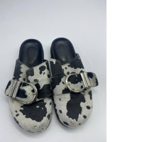 Black closed toe sandals with white pattern 