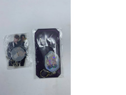 Set of 2 gift keychain