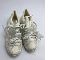 Women's white sneakers 
