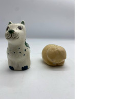 Set of 2 Cat and dog pottery 