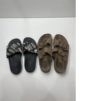 Set of 2 secondhand slippers