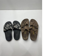 Set of 2 secondhand slippers
