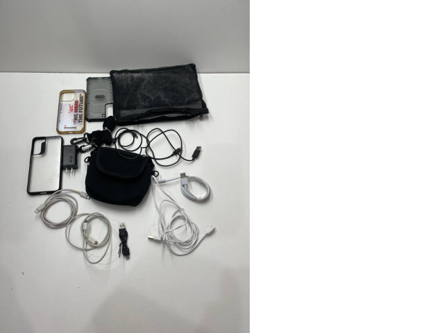 Mobile set: 3 phonecases,2 bags, and charching cables Mobile set: 3 phonecases,2 bags, and charching cables