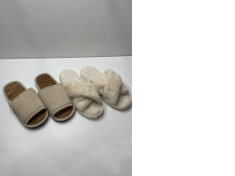 Set of 2 beige home slippers