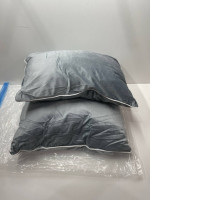 Set of 2 grey pillows