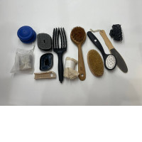 Women's set : brushes. hairclip, haircomb