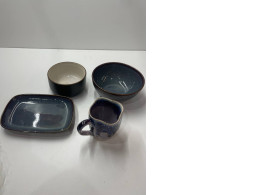 Set of dark blue dishes Set of dark blue dishes