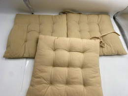 Set of 3 beige pillows