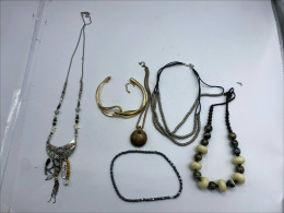 Set of souvenir necklaces