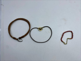 Set of souvenir braclettes