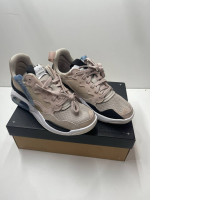 SECONDHAND women's beige white sneakers