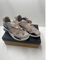 SECONDHAND women's beige white sneakers SECONDHAND women's beige white sneakers