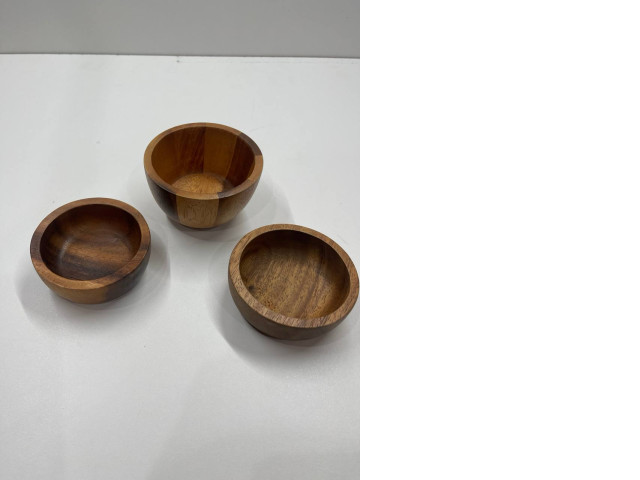 Set of 3 wooden cups Set of 3 wooden cups