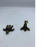 Set of 2 iron souvenir figures