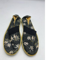 Black sandals with print