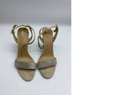 SECONDHAND women's hilled shoes SECONDHAND women's hilled shoes